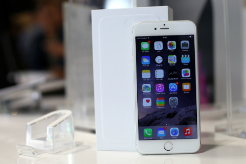 iPhone 6 và 6 Plus chính hãng bán tốt.