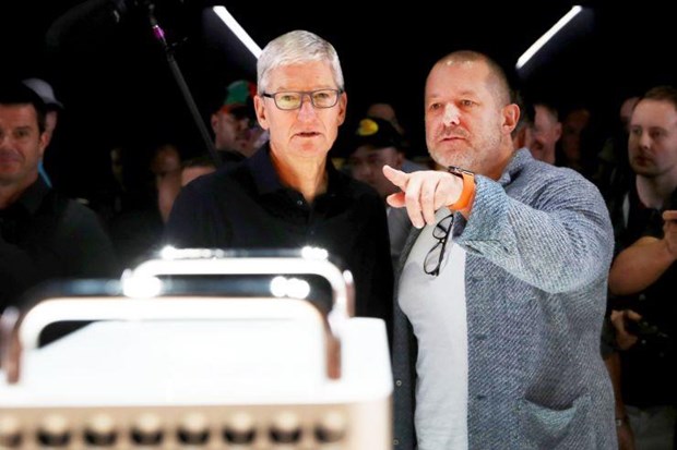 CEO Apple Tim Cook phan ung gay gat truoc tin bat dong voi Jony Ive hinh anh 1